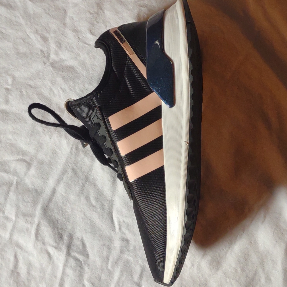 Adidas women's shoes size 7